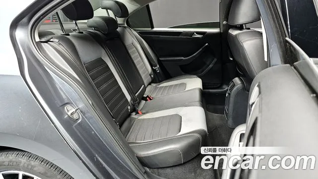 Volkswagen Jetta 2015 — фото 12