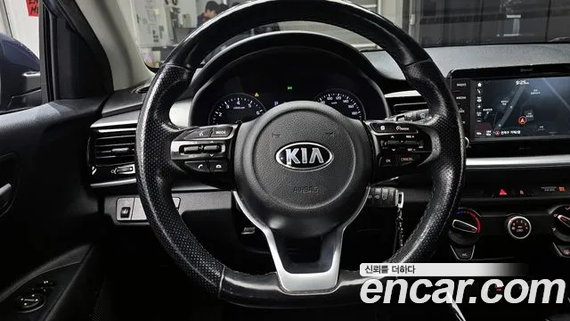 Kia Stonic 2018 — фото 13