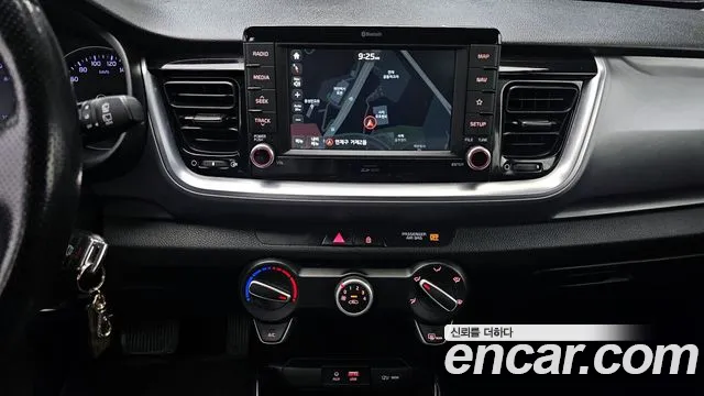 Kia Stonic 2018 — фото 15