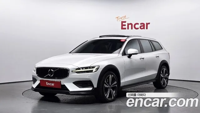 Volvo V60 2020 — фото 1
