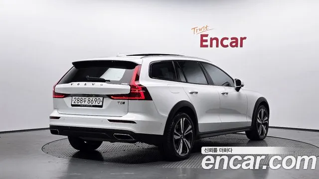 Volvo V60 2020 — фото 2