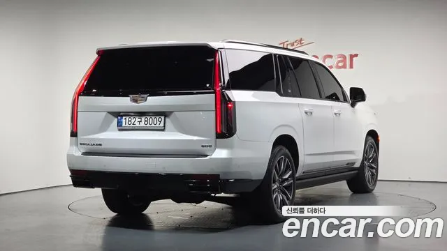 Cadillac Escalade 2023 — фото 1
