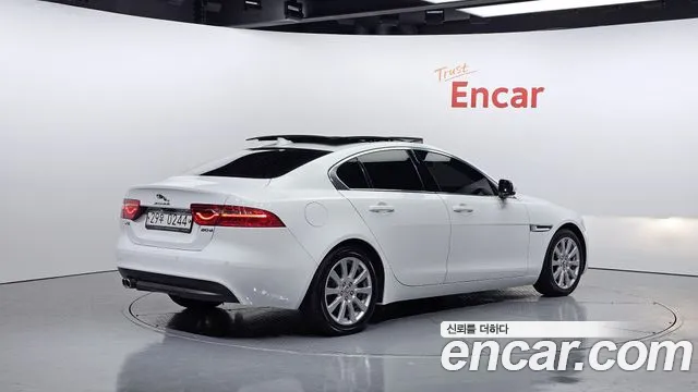 Jaguar XE 2016 — фото 2