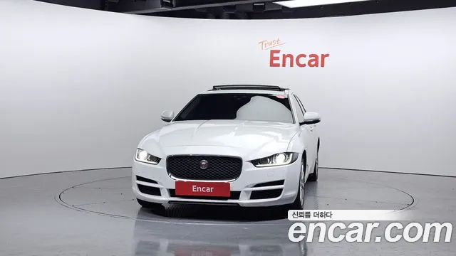 Jaguar XE 2016 — фото 3