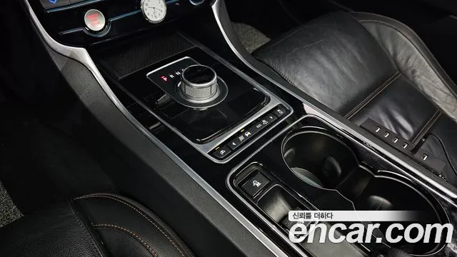 Jaguar XE 2016 — фото 9