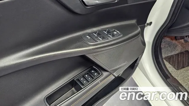 Jaguar XE 2016 — фото 13