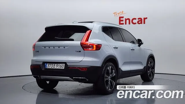 Volvo XC40 2020 — фото 2
