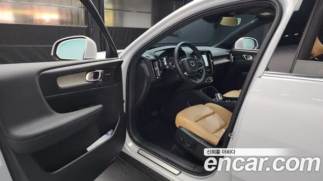 Volvo XC40 2020 — фото 10