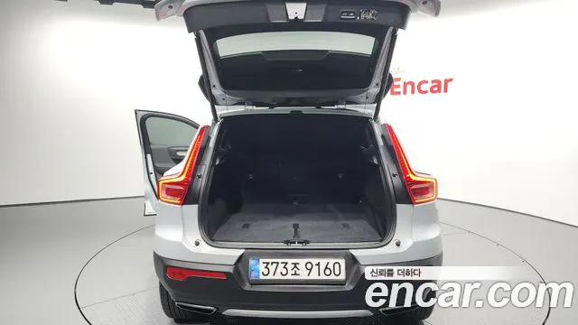 Volvo XC40 2020 — фото 20