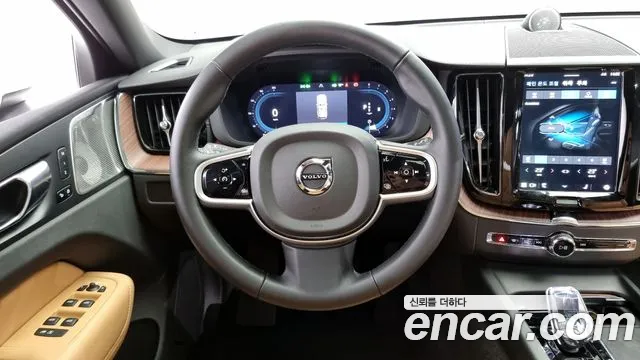 Volvo XC60 2025 — фото 13