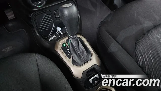 Jeep Renegade 2017 — фото 9