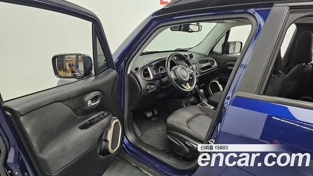 Jeep Renegade 2017 — фото 10