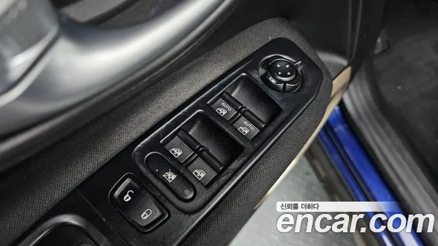 Jeep Renegade 2017 — фото 11
