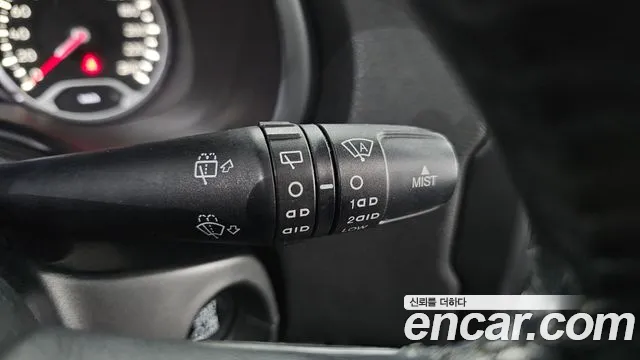 Jeep Renegade 2017 — фото 13