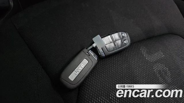 Jeep Renegade 2017 — фото 15