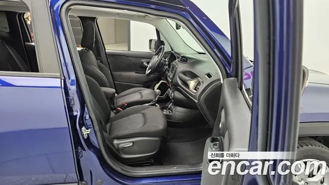 Jeep Renegade 2017 — фото 17