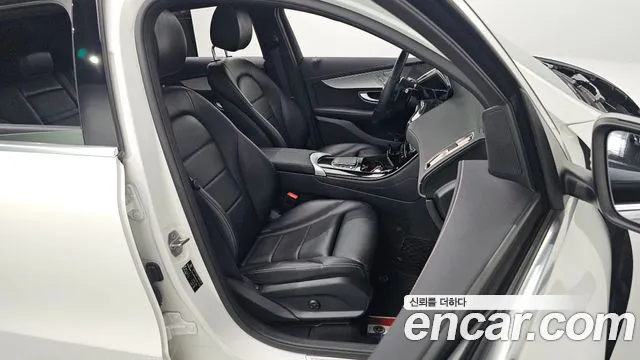 Mercedes-Benz EQC 2020 — фото 12