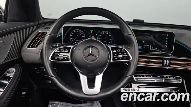 Mercedes-Benz EQC 2020 — фото 14