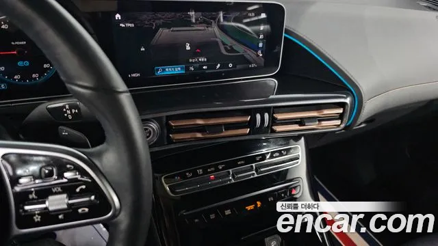 Mercedes-Benz EQC 2020 — фото 15