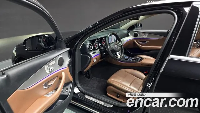 Mercedes-Benz E-Class 2017 — фото 11