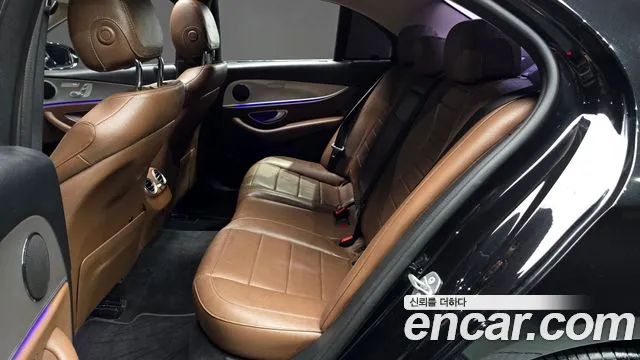 Mercedes-Benz E-Class 2017 — фото 12