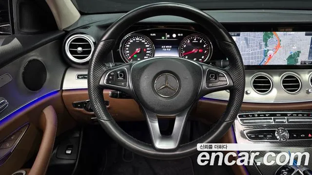 Mercedes-Benz E-Class 2017 — фото 13