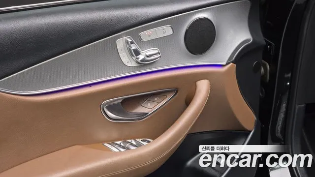 Mercedes-Benz E-Class 2017 — фото 17