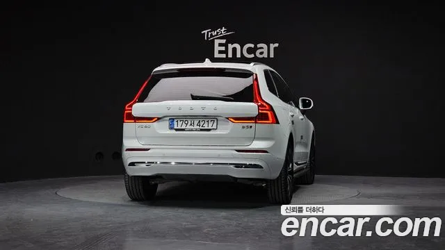 Volvo XC60 2023 — фото 4