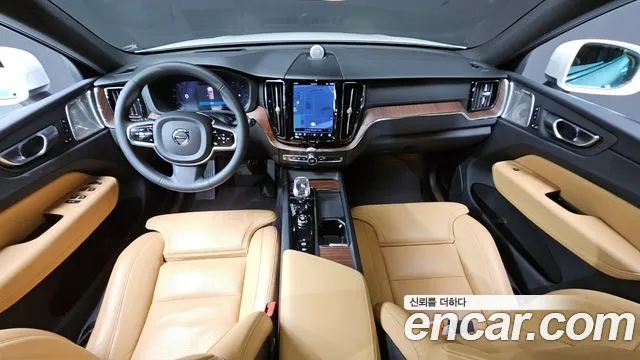 Volvo XC60 2023 — фото 7
