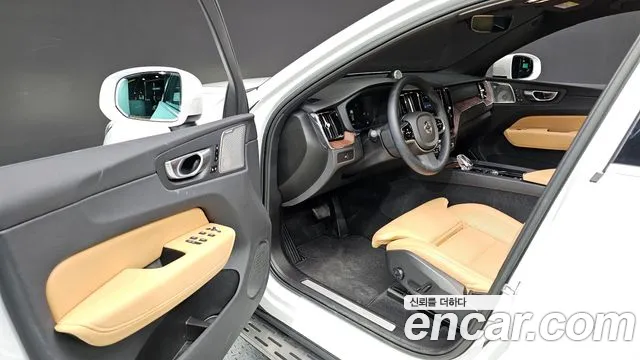 Volvo XC60 2023 — фото 10