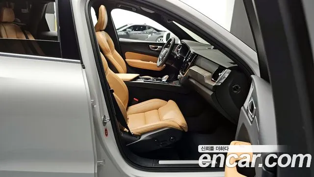 Volvo XC60 2023 — фото 11