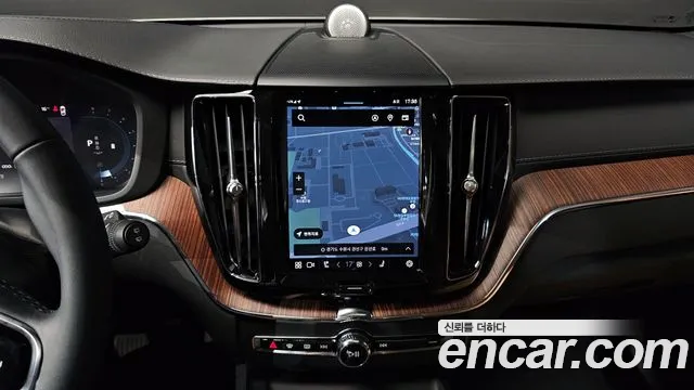 Volvo XC60 2023 — фото 14