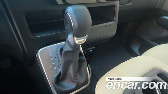 Hyundai Staria 2025 — фото 17