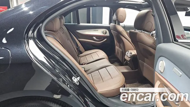 Mercedes-Benz E-Class 2020 — фото 12