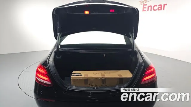 Mercedes-Benz E-Class 2020 — фото 20