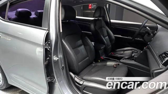 Hyundai AVANTE 2017 — фото 10