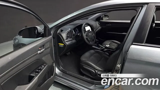 Hyundai AVANTE 2017 — фото 11