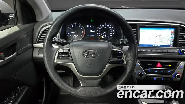 Hyundai AVANTE 2017 — фото 13