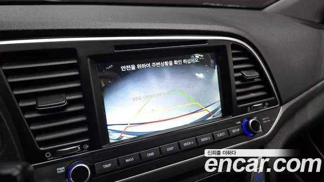 Hyundai AVANTE 2017 — фото 16