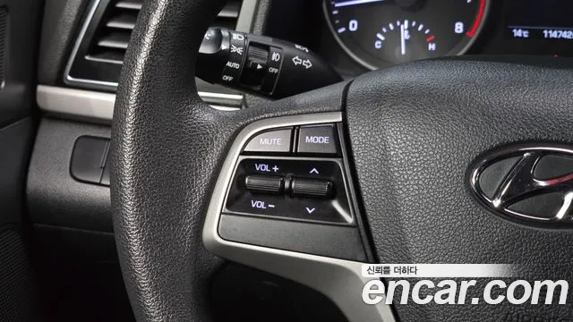 Hyundai AVANTE 2017 — фото 19