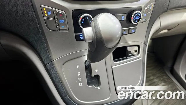 Hyundai Starex 2017 — фото 9