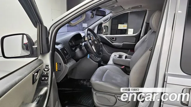 Hyundai Starex 2017 — фото 10