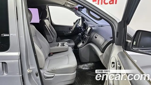 Hyundai Starex 2017 — фото 11