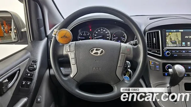 Hyundai Starex 2017 — фото 13