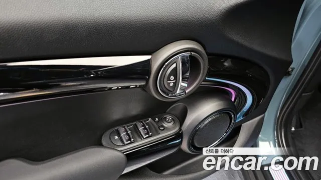 Mini Cooper 2023 — фото 17