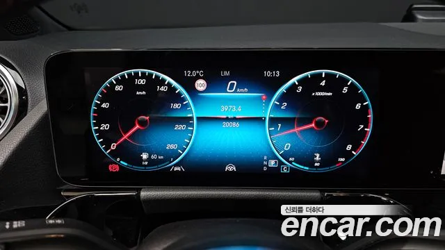 Mercedes-Benz GLA-Class 2023 — фото 8