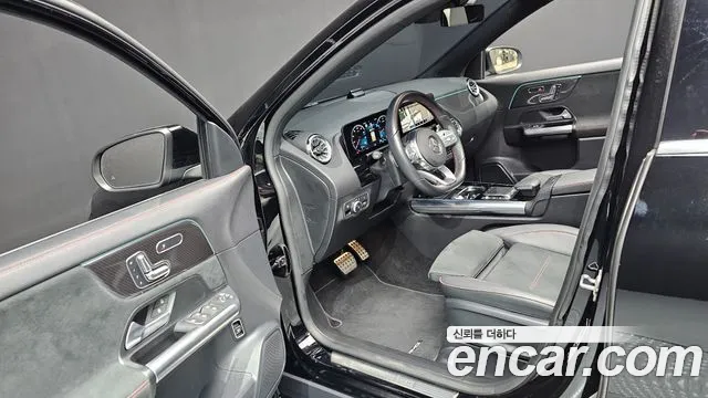 Mercedes-Benz GLA-Class 2023 — фото 10