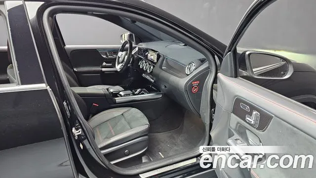 Mercedes-Benz GLA-Class 2023 — фото 11