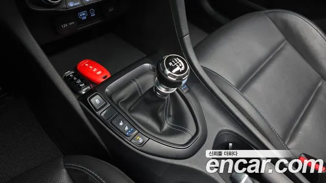 Hyundai Veloster 2019 — фото 9