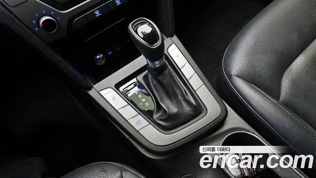 Hyundai AVANTE 2018 — фото 9